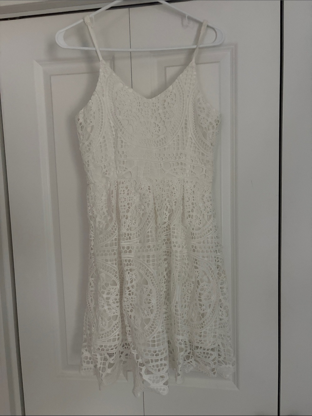 White Lace Dress with Intricate Crochet Detail - Picture 4 of 4